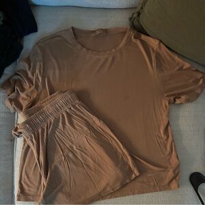 Nuuds short pjs set
Size small Worn a handful of times
